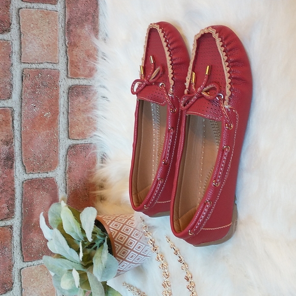 Forever Comfort Red Loafers/Moccasins NWT - Picture 4 of 10